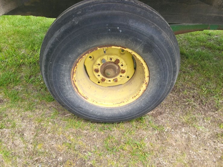 hay-wagon-w/john-deere-running-gear-image-30