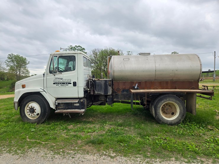 1999-freightliner-fl70-image-7