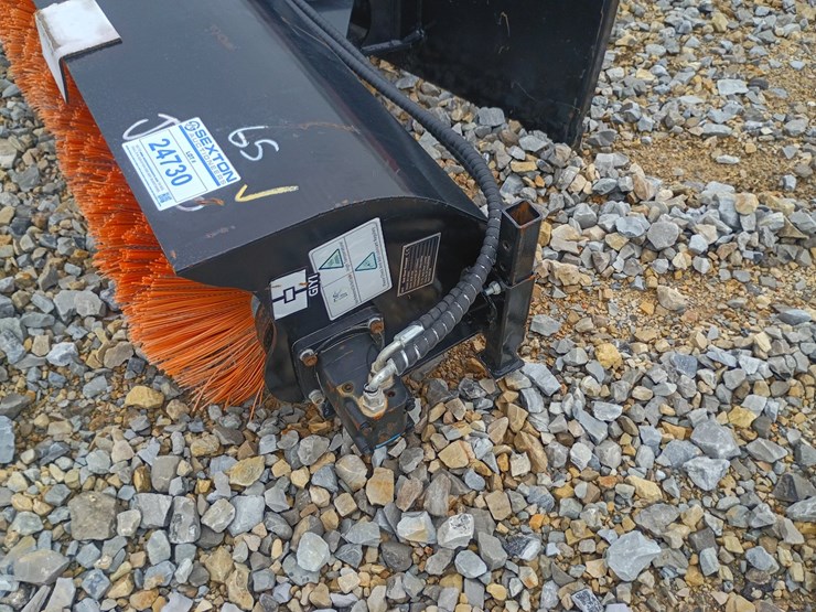 #24730-•-giyi-skid-steer-sweeper-image-6