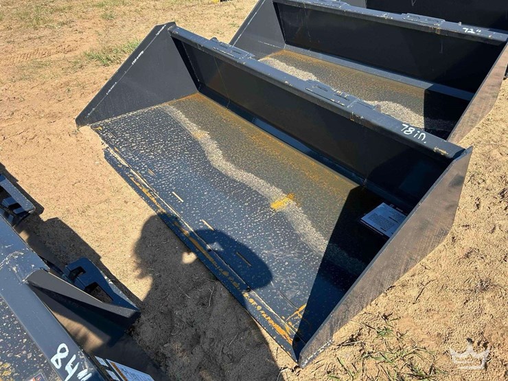 wolverine-track-duty-bucket-image-1