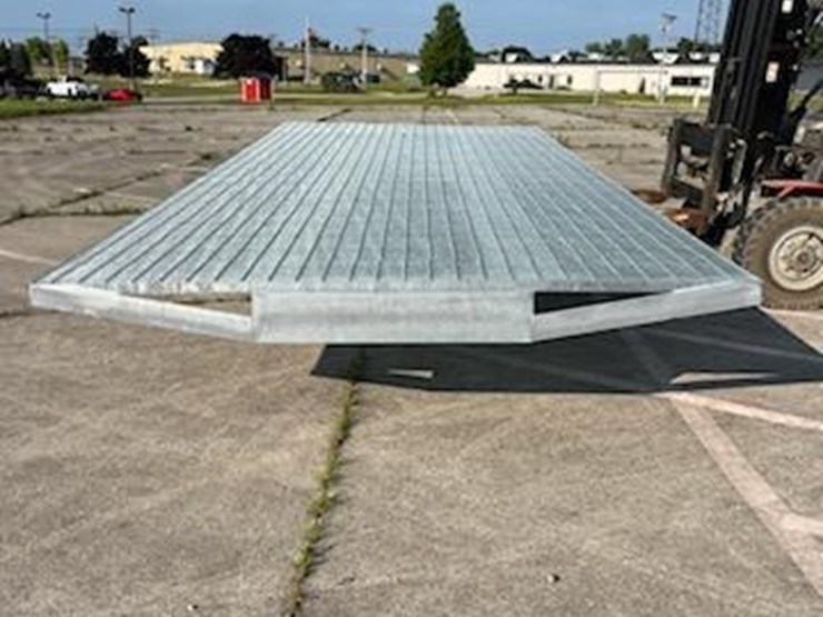 galvanized-steel-hay-rack-w/mesh-floor-image-2