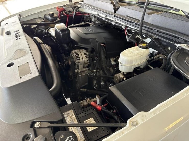 2013-chevrolet-silverado-3500hd-image-16