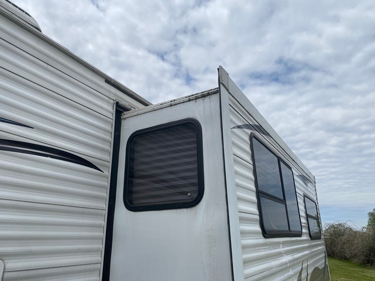 2012-keystone-springdale-rv-image-17