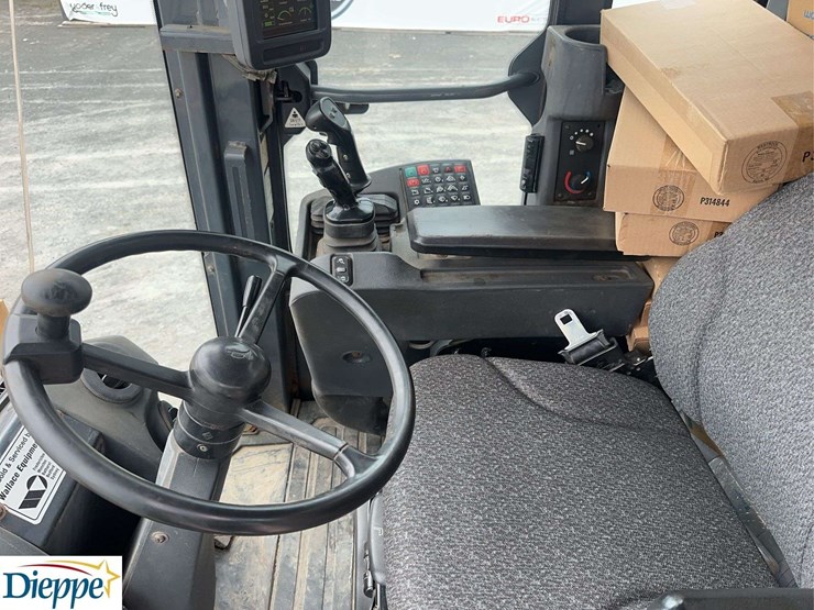 2011-deere-544k-image-25
