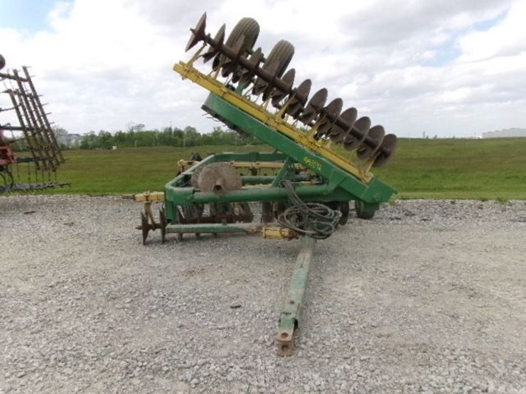 john-deere-220-image-2