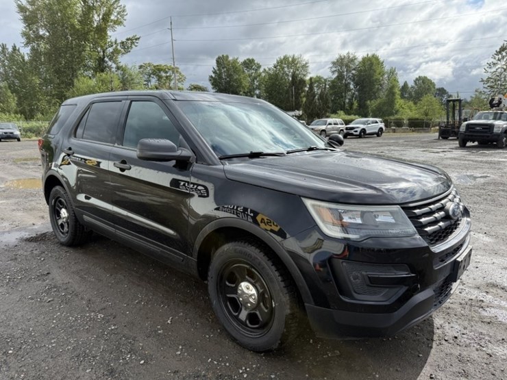 2016-ford-explorer-image-2