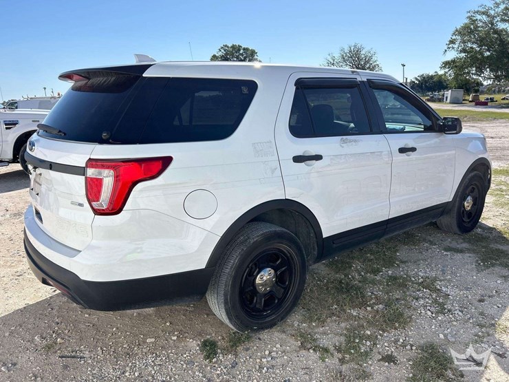 2017-ford-explorer-image-3