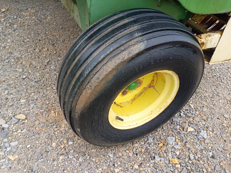 john-deere-336-image-24