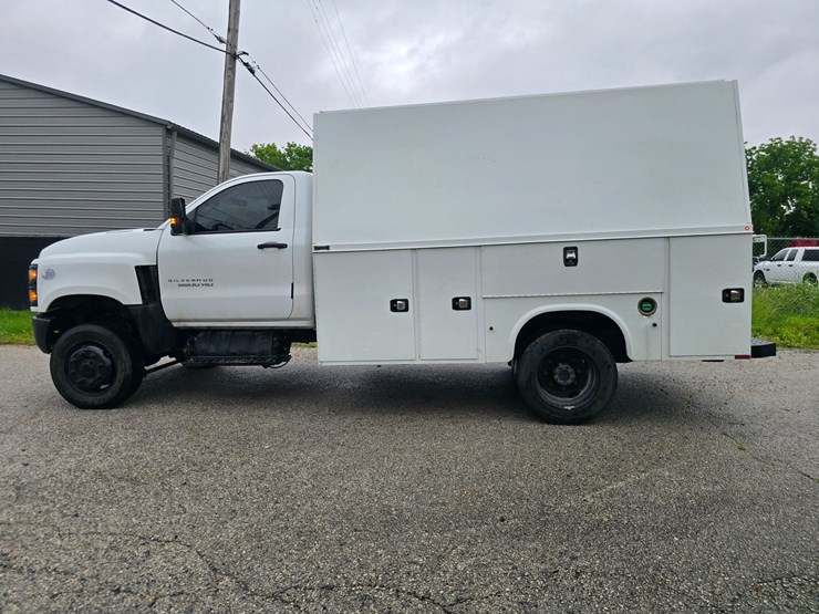 2021-chevrolet-silverado-6500hd-image-7