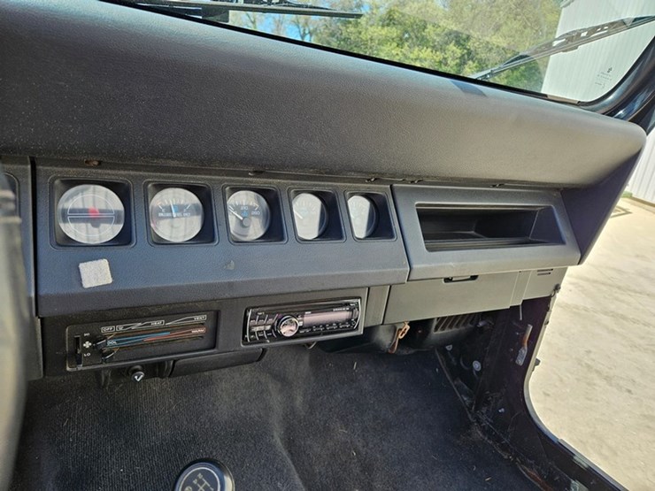 1995-jeep-wrangler-image-23