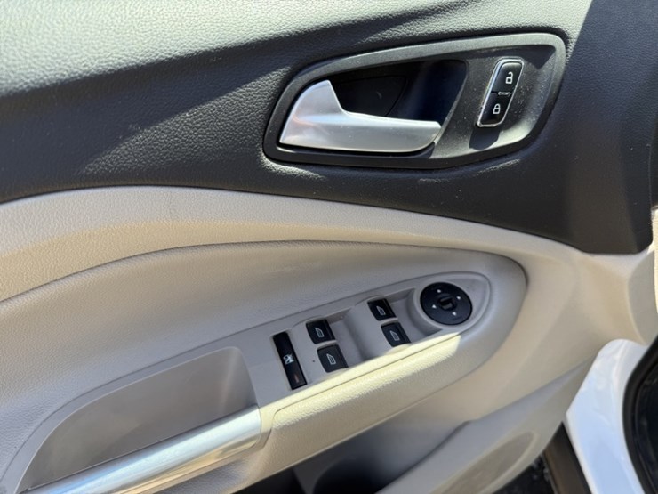 2013-ford-escape-image-25
