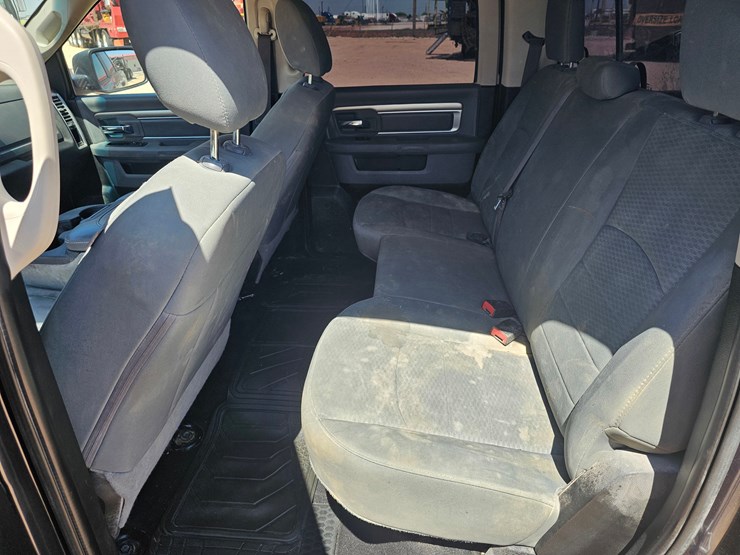 2019-ram-1500-classic-image-8