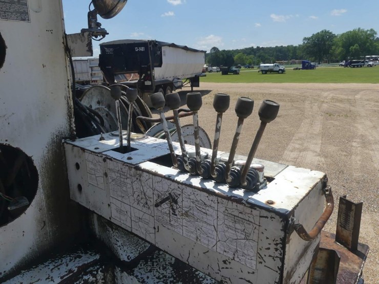 1999-freightliner-fl70-image-6