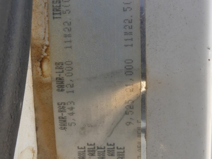 1999-freightliner-fl70-image-15