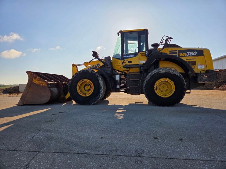 2018-komatsu-wa380-image-16