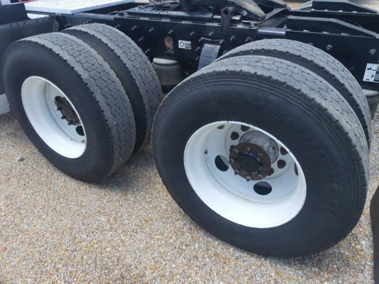 2018-peterbilt-567-image-5