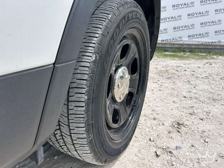 2016-ford-explorer-image-19