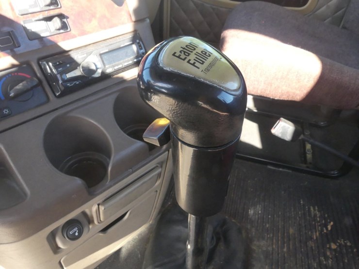 2014-freightliner-coronado-132-image-20