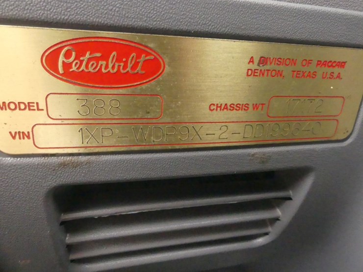 2013-peterbilt-388-image-23