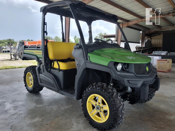 2022-john-deere-gator-xuv-835e-image-1