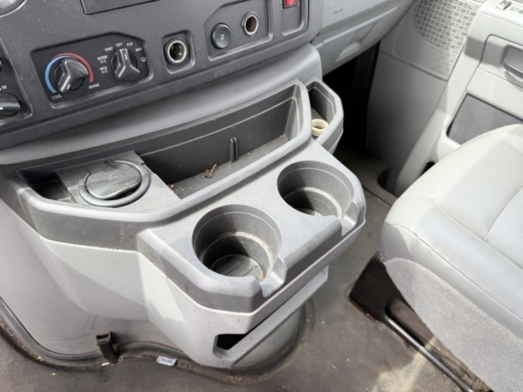 2010-ford-e350-image-29