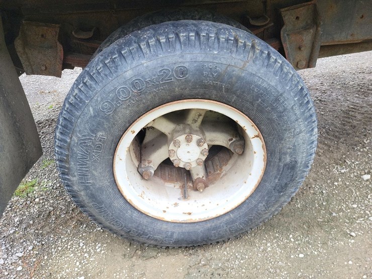 1982-international-1754-single-axle-grain-truck-image-35