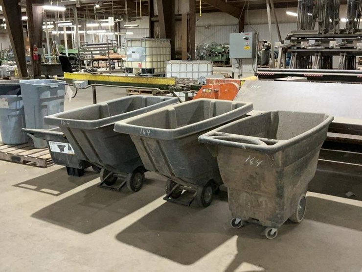 #164-•-poly-carts-and-trash-cans-image-2