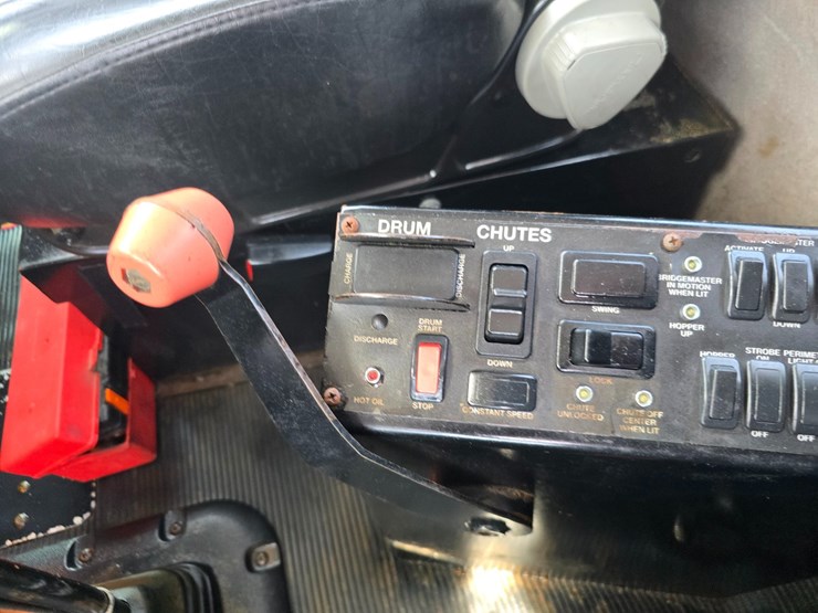 2014-peterbilt-365-image-95