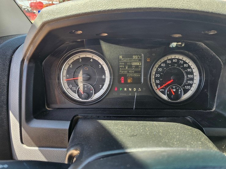 2019-ram-1500-classic-image-7