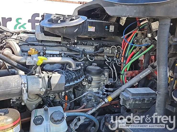 2019-freightliner-cascadia-125-image-34