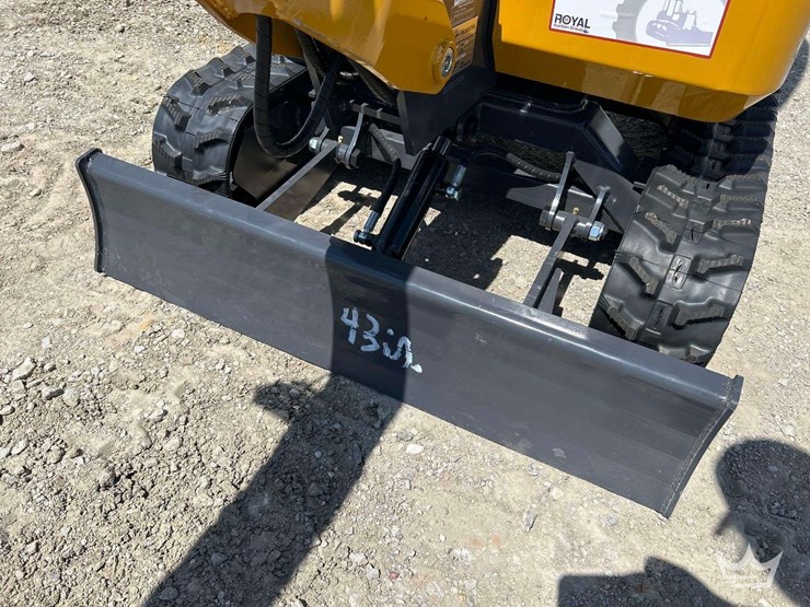 mini-excavator-image-22