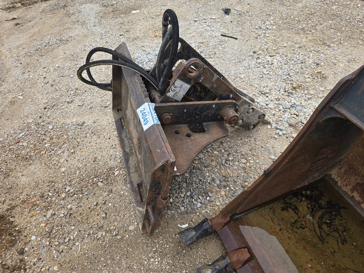 #24049-•-stanley-mb-mini-skid-steer-breaker-image-4