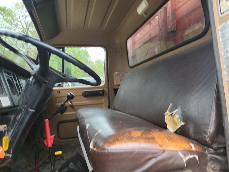 1982-international-1754-single-axle-grain-truck-image-52