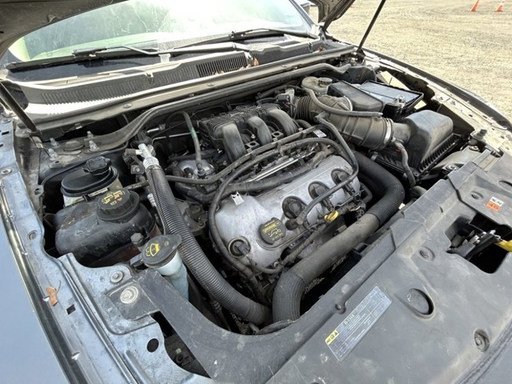 2012-ford-taurus-sel-sedan-image-38