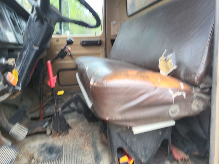 1982-international-1754-single-axle-grain-truck-image-51