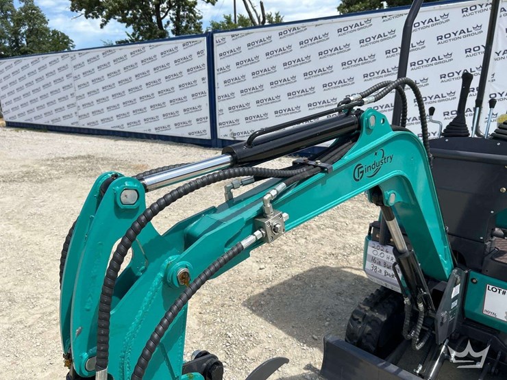 mini-excavator-image-18