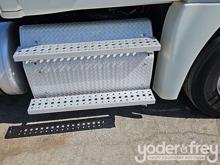 2019-freightliner-cascadia-125-image-21