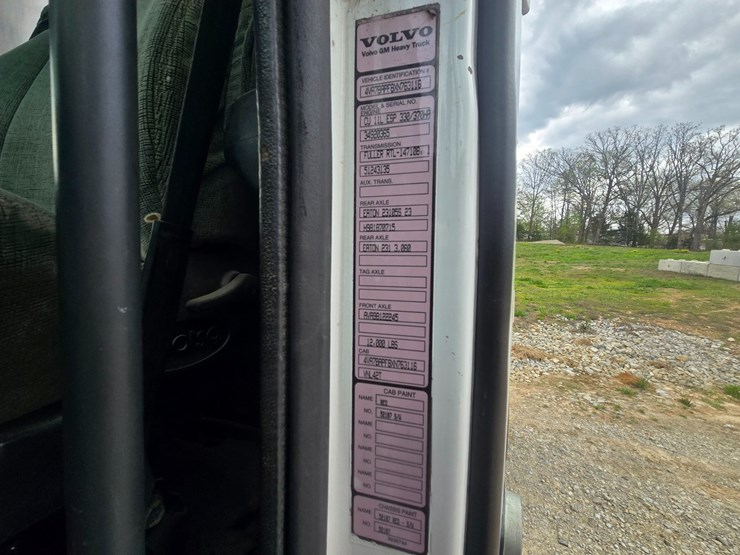 1999-volvo-vn-image-43