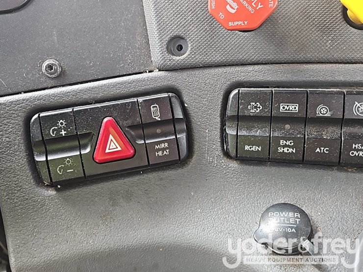2019-freightliner-cascadia-125-image-43