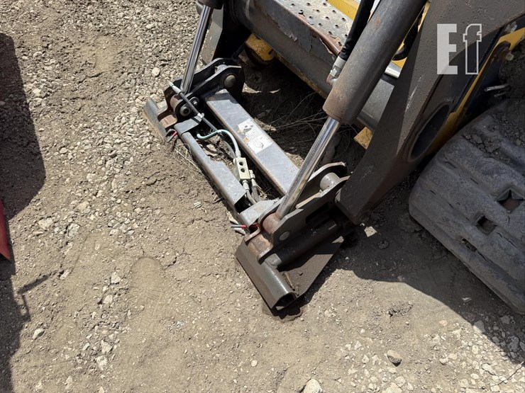 new-holland-c232-image-10
