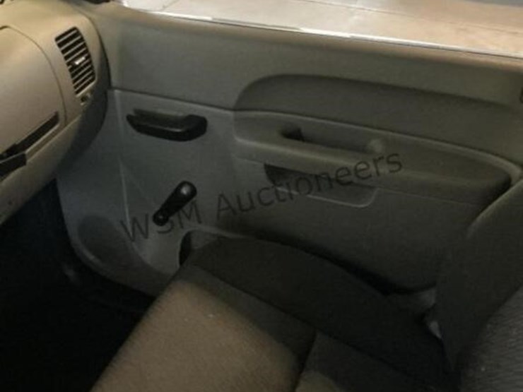 2012-chevrolet-silverado-3500hd-image-22