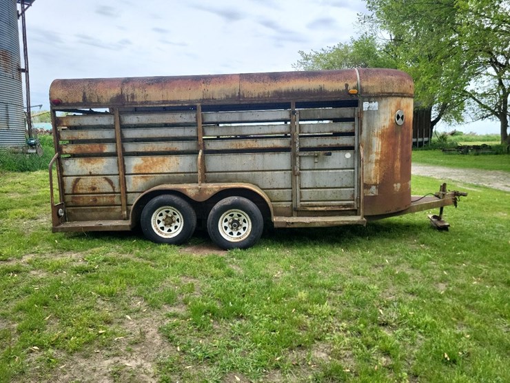 1990-s&h-tandem-axle-bumper-livestock-trailer-image-2