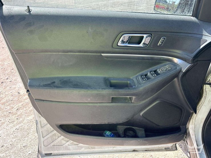 2017-ford-explorer-image-11