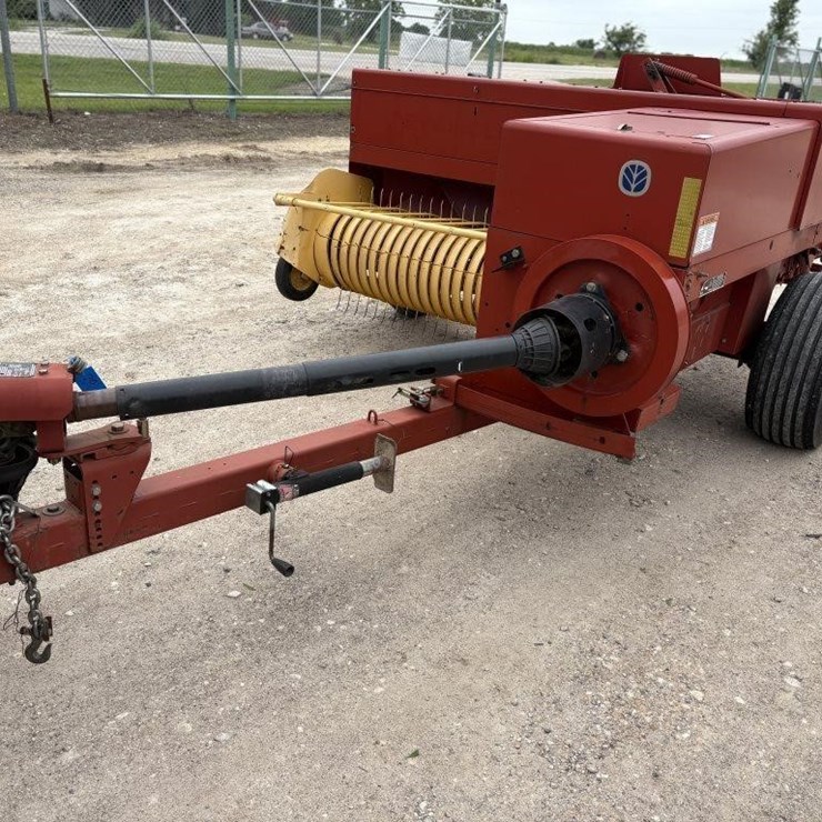NEW HOLLAND 570