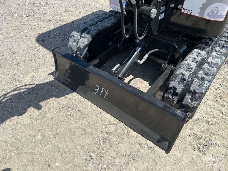 mini-excavator-image-19