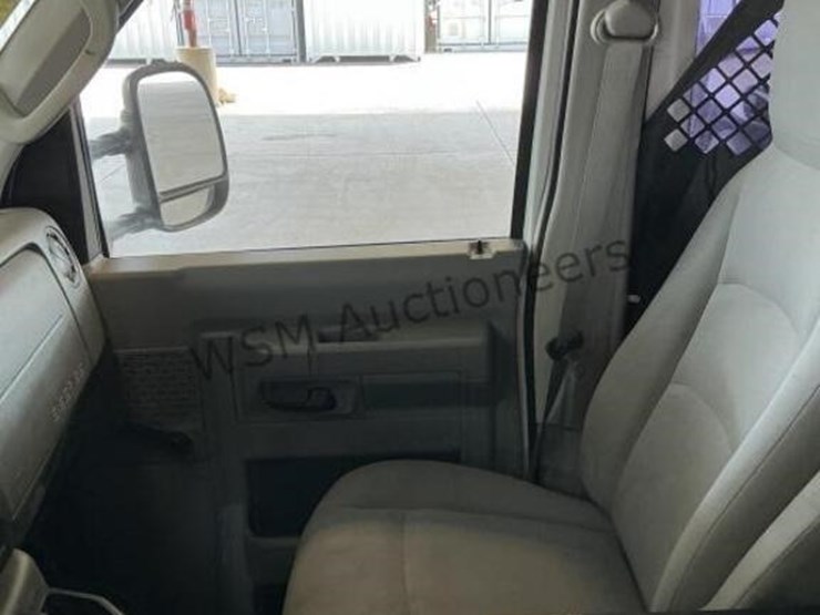 2012-ford-cargo-image-22