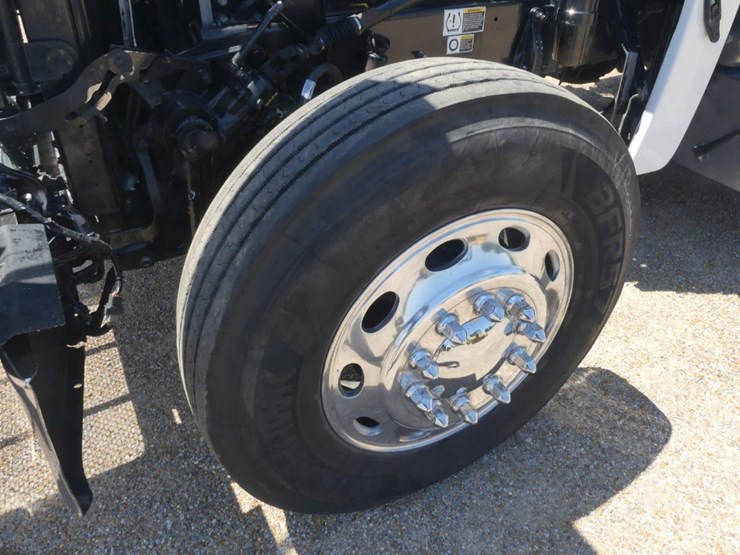 2017-peterbilt-389-image-14