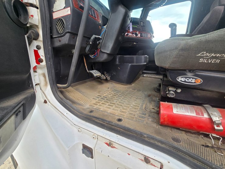 1999-volvo-vn-image-45
