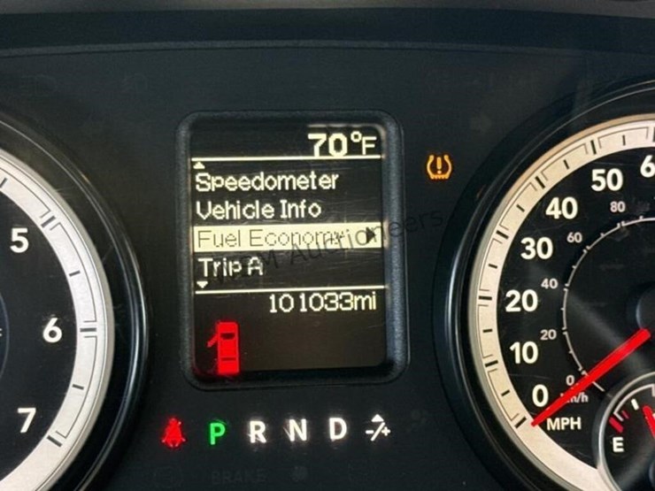 2015-dodge-2500-image-19