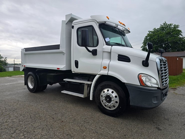 2015-freightliner-cascadia-113-image-29